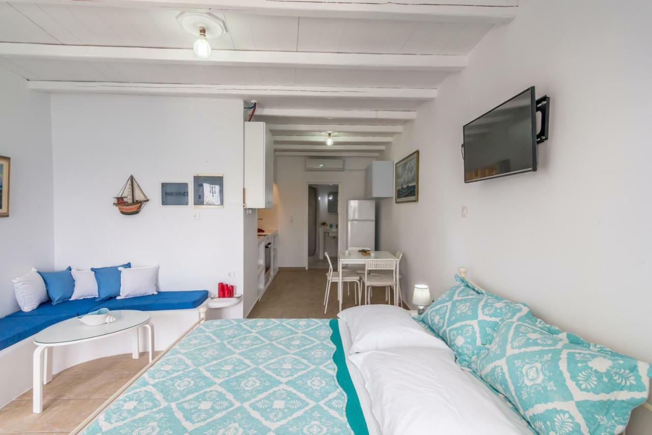 Blue Mare Apartments On The Beach Firopotamos Exterior foto