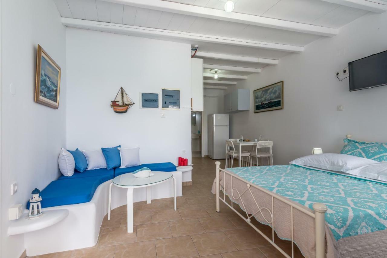 Blue Mare Apartments On The Beach Firopotamos Exterior foto